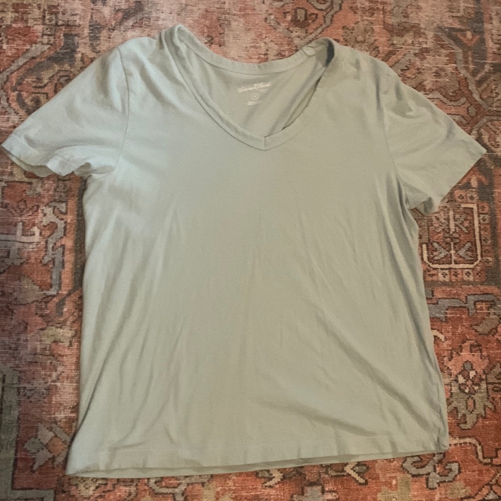 Universal thread sage green short sleeve tee
